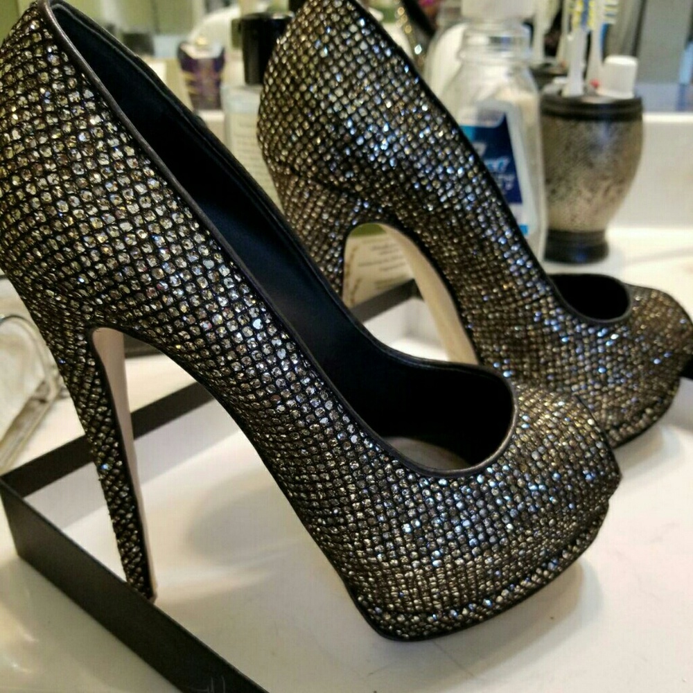 Shoe - Picture 2 of 2